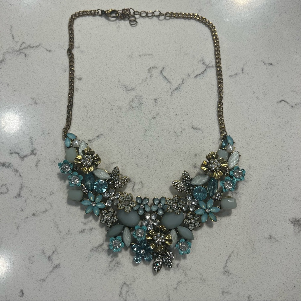 NWOT ModCloth Floral Crystal Statement Necklace